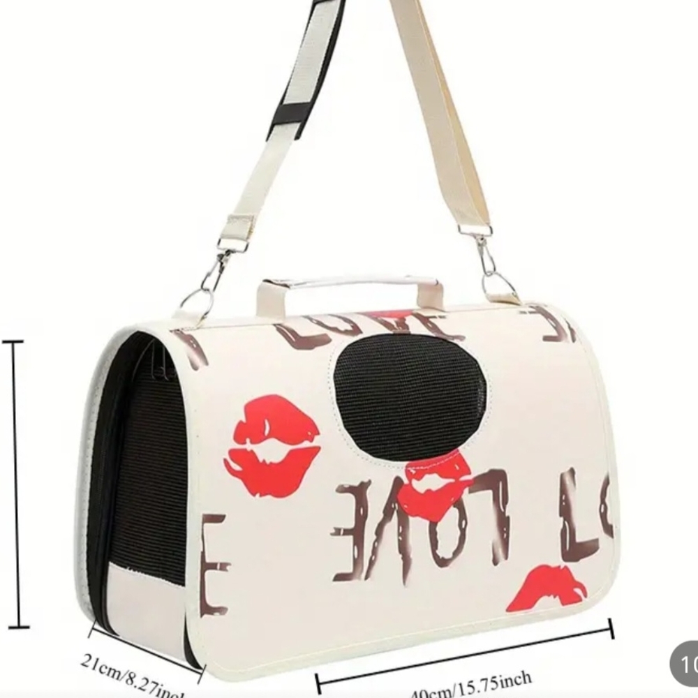 Women’s Travel Bag in Cream with Red Lip Print